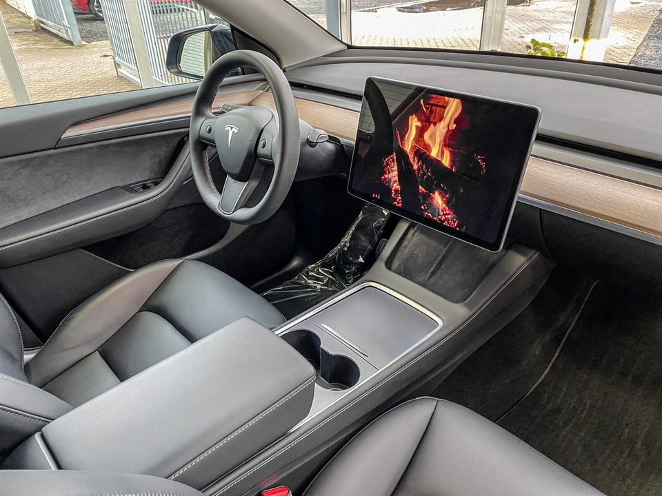 Tesla Model Y Long Range AWD 5d