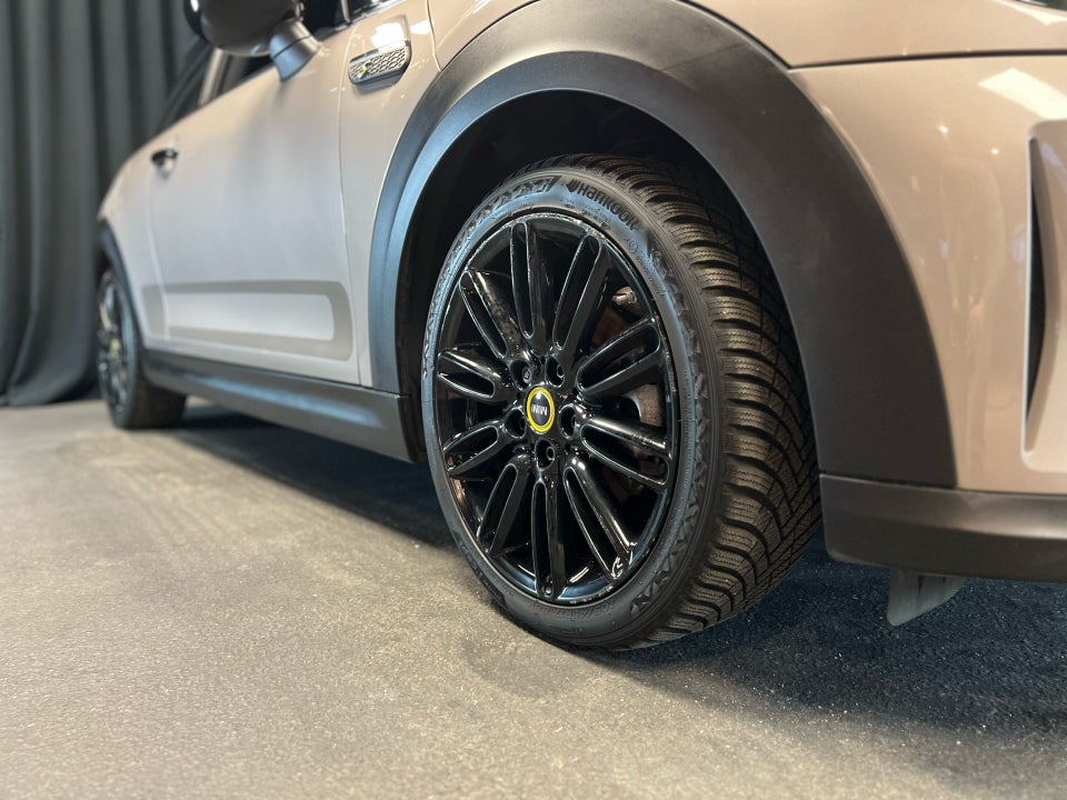 MINI Cooper SE Essential 3d