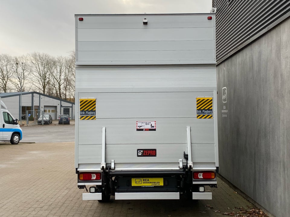Iveco Daily 3,0 35S18 4100mm Box m/lift AG8