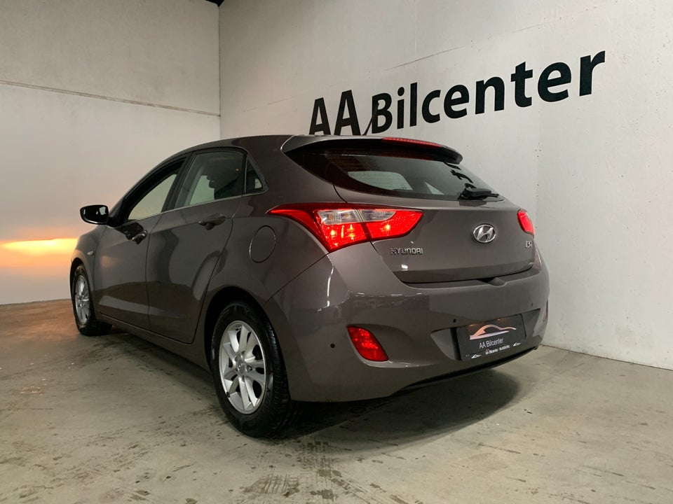 Hyundai i30 1,6 CRDi 110 Premium DCT 5d