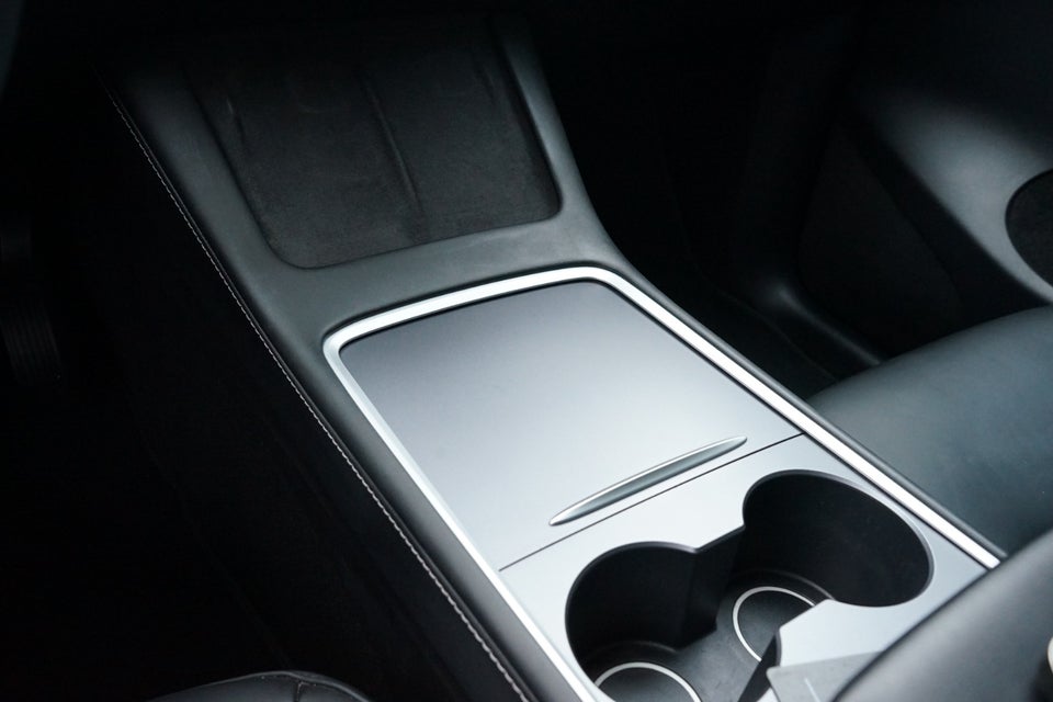 Tesla Model Y Long Range AWD 5d