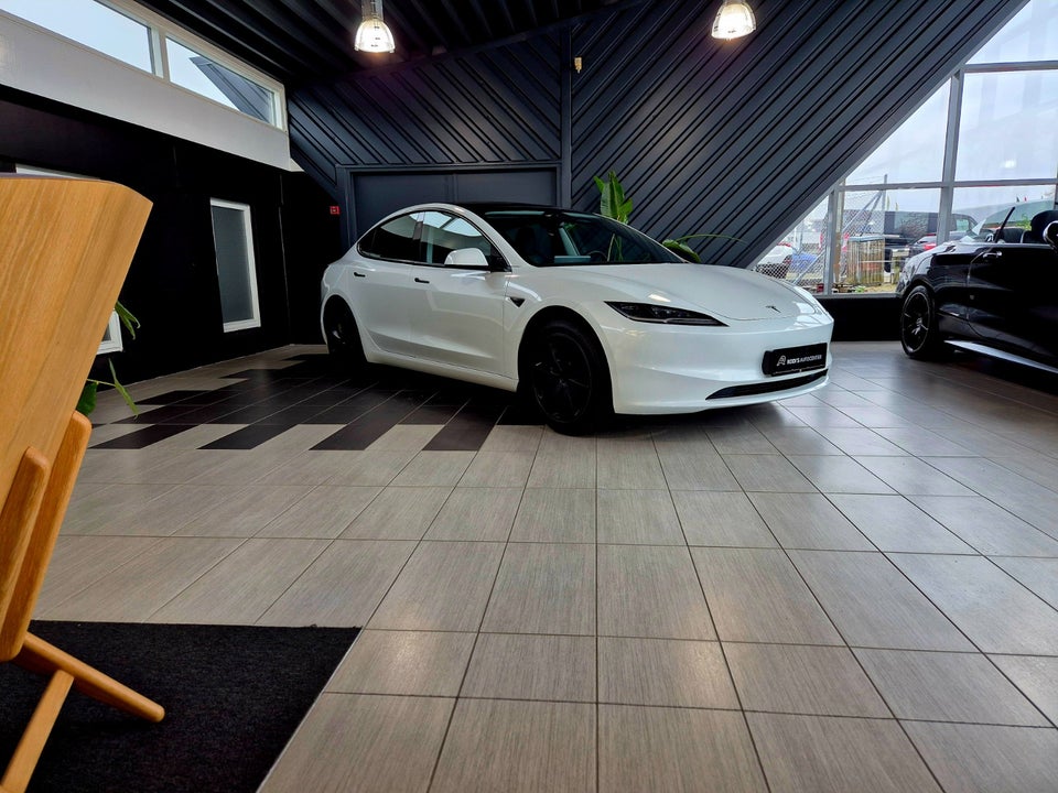 Tesla Model 3 RWD 4d