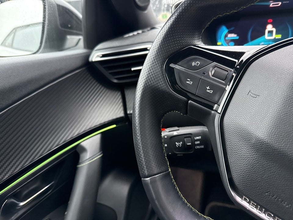 Peugeot e-2008 50 GT Limited 5d