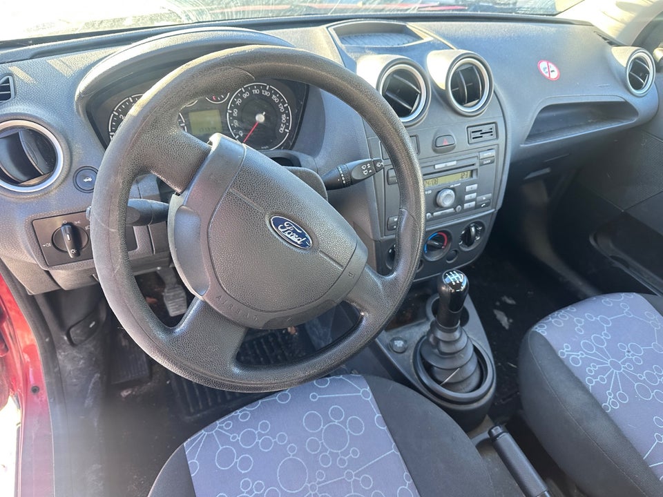 Ford Fiesta 1,3 Ambiente 5d