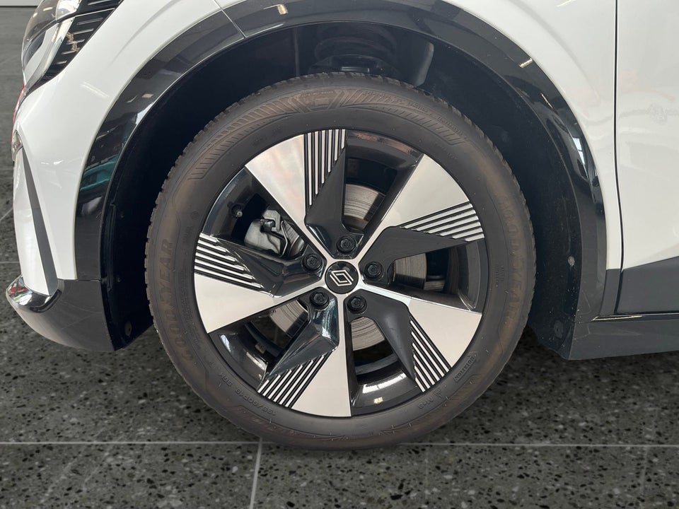 Renault Megane E-Tech 40 Equilibre 5d
