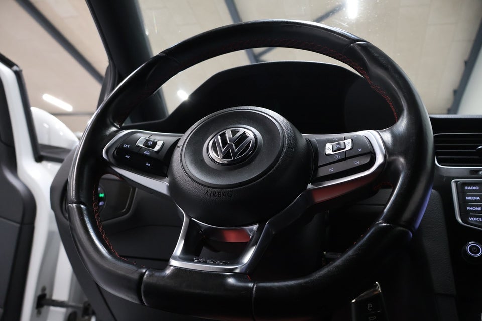 VW Golf VII 2,0 GTi Performance DSG BMT 5d