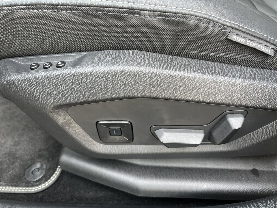 Peugeot e-3008 77 GT 5d