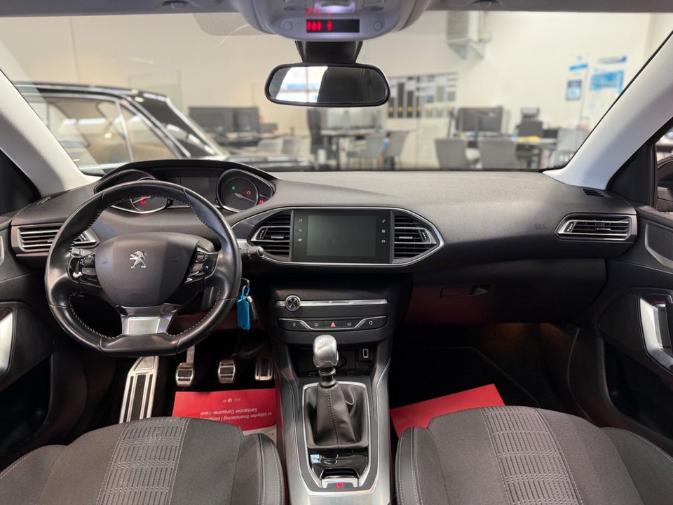 Peugeot 308 1,5 BlueHDi 130 Allure Sky 5d