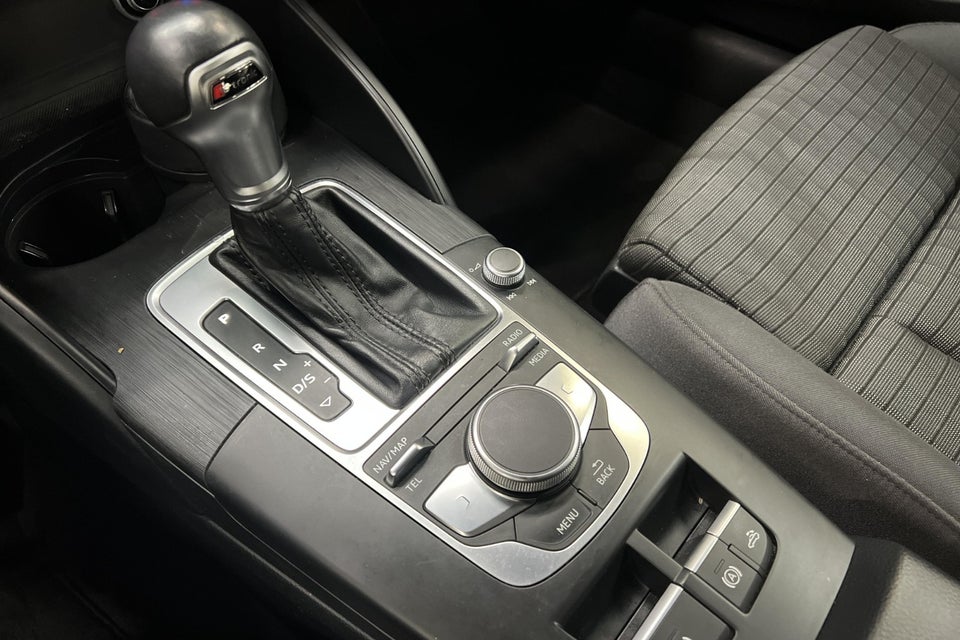 Audi A3 35 TFSi Sport Limited plus Cabriolet S-tr. 2d