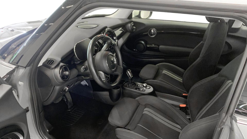 MINI Cooper SE Essential 3d