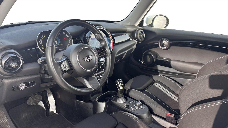 MINI Cooper SE Essential 3d