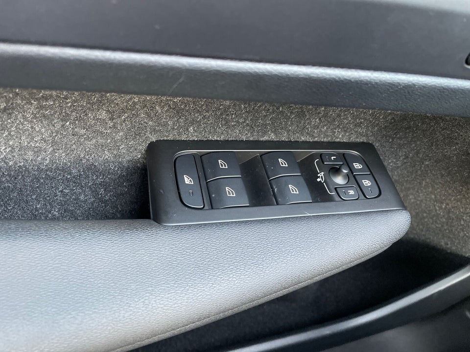 Volvo XC40 P8 ReCharge Twin R-Design 5d