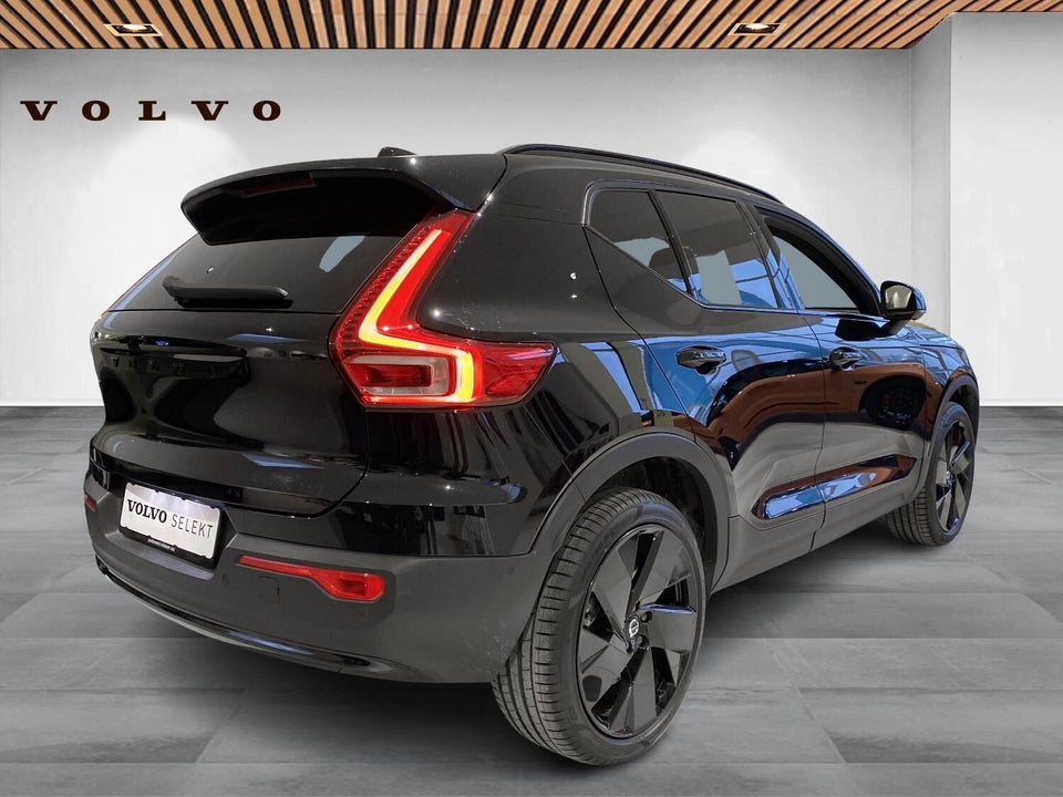 Volvo EX40 Standard Range Black Edition 5d