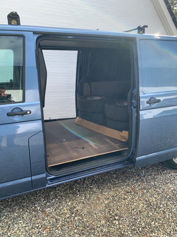 VW Transporter 2,0 TDi 150 Kassevogn lang