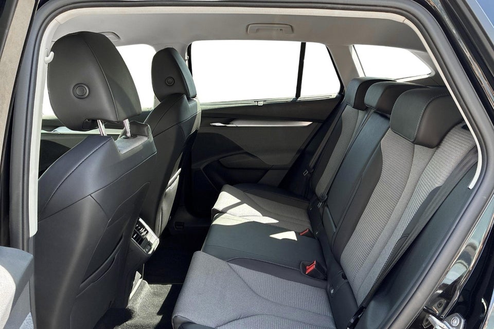 Skoda Enyaq 60 iV Loft 5d