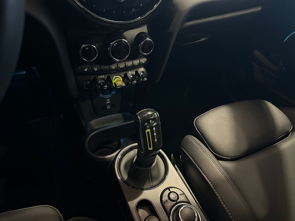 MINI Cooper SE Essential 3d