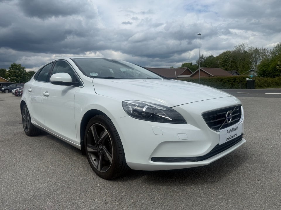 Volvo V40 1,6 T2 120 Momentum 5d