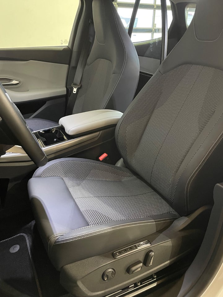 Ford Explorer 82 Select Extended Range Van 5d