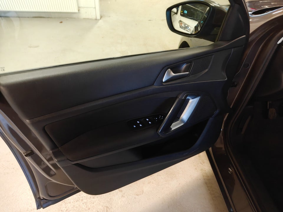 Peugeot 308 1,2 e-THP 110 Active SW 5d