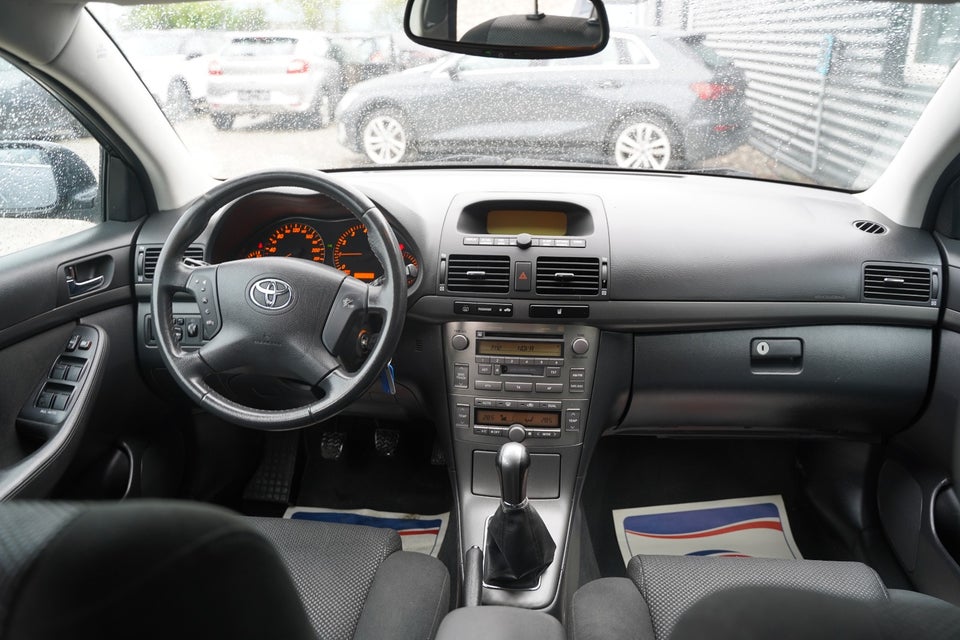 Toyota Avensis 1,8 VVT-i Elegance stc. 5d