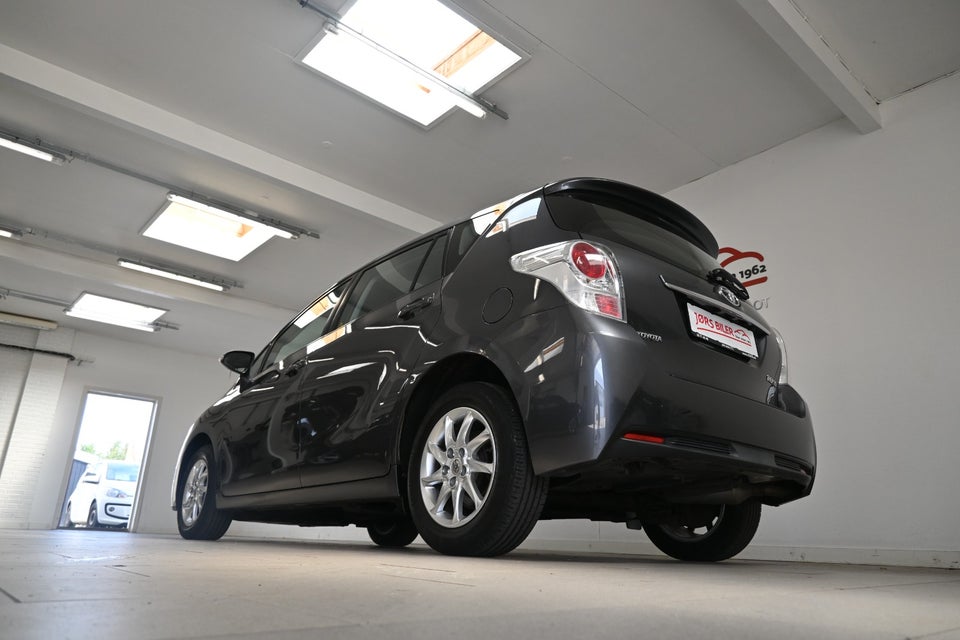 Toyota Verso 1,8 VVT-i T2 Vision 7prs 5d