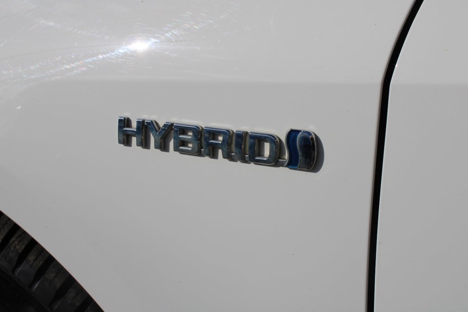 Suzuki Swace 1,8 HEV Active White stc. e-CVT 5d