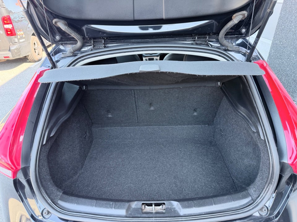 Volvo V40 CC 1,6 D2 115 Momentum 5d