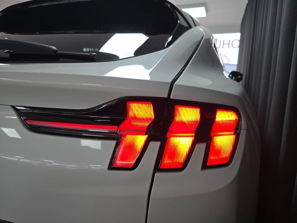 Ford Mustang Mach-E 68 Standard Range 5d