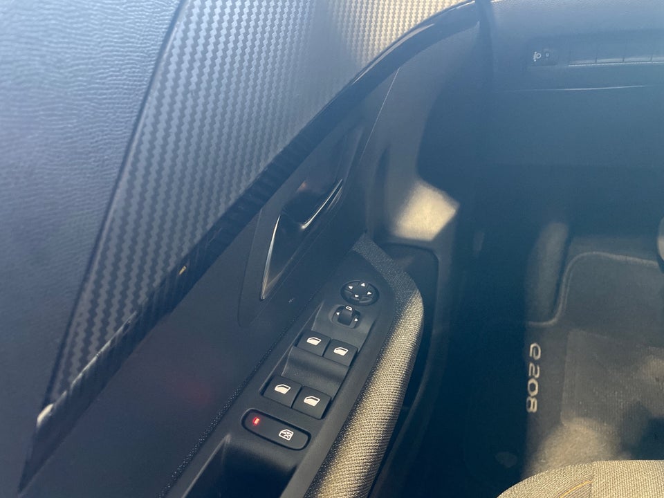 Peugeot e-208 50 Style 5d