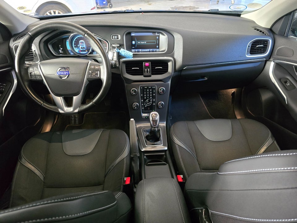 Volvo V40 1,6 D2 115 Momentum 5d