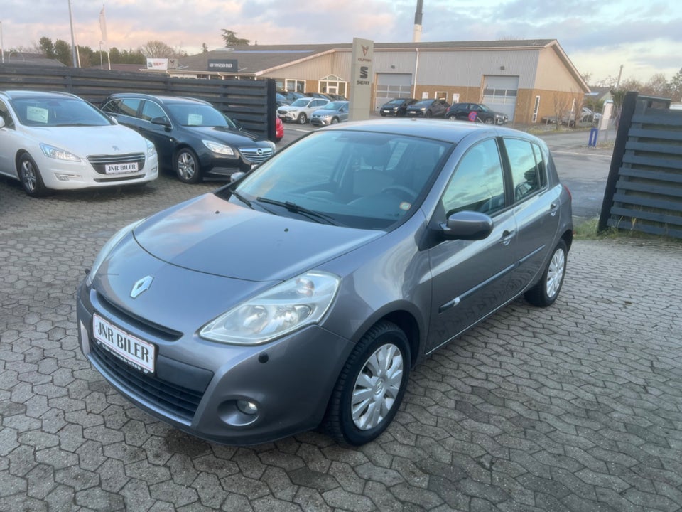 Renault Clio III 1,2 16V TCe Expression 5d