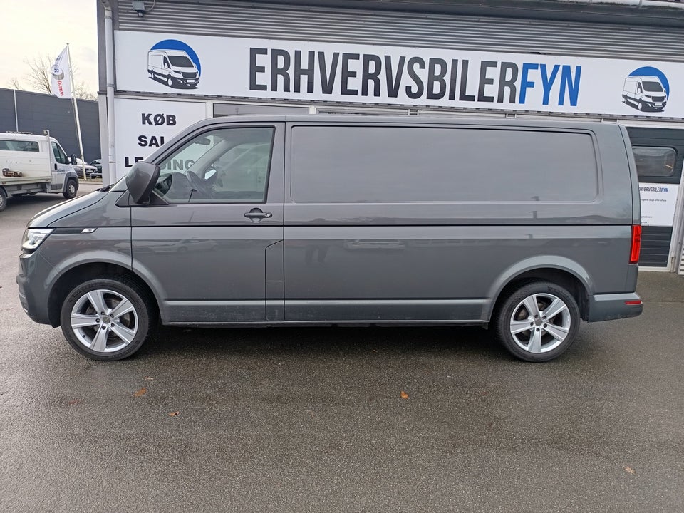 VW Transporter 2,0 TDi 150 Kassevogn DSG lang