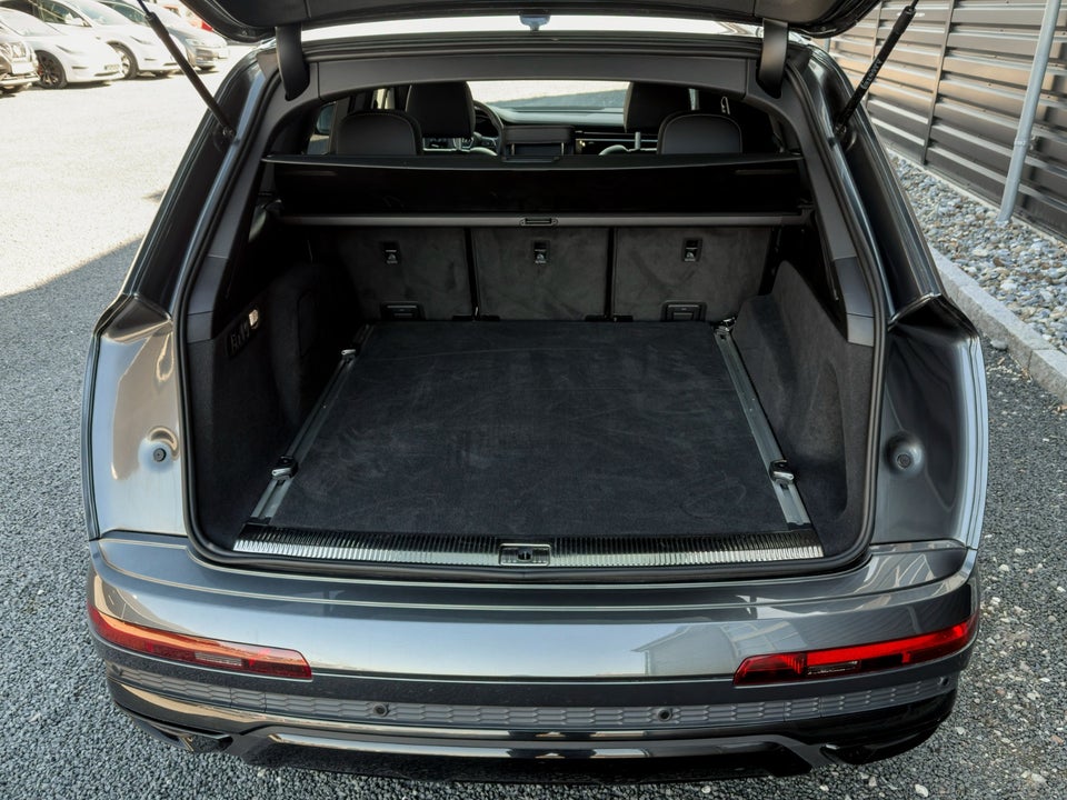 Audi Q7 55 TFSi e S-line quattro Tiptr. 5d