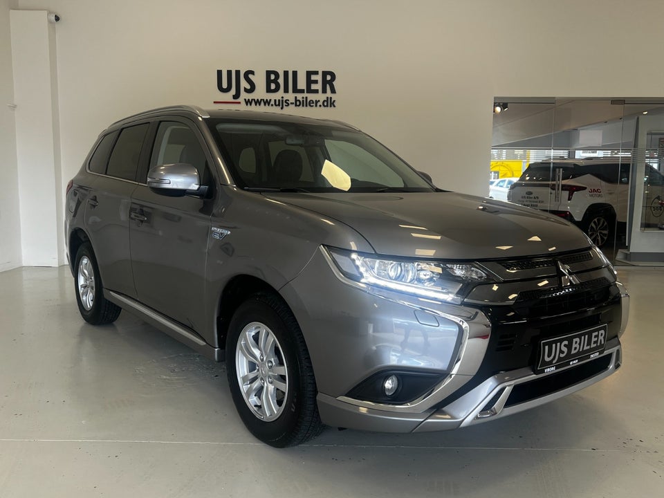 Mitsubishi Outlander 2,4 PHEV Invite CVT 4WD 5d