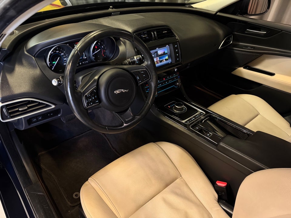 Jaguar XE 2,0 P200 Prestige aut. 4d