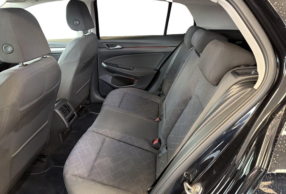 VW Golf VIII 2,0 TDi 115 Life DSG 5d
