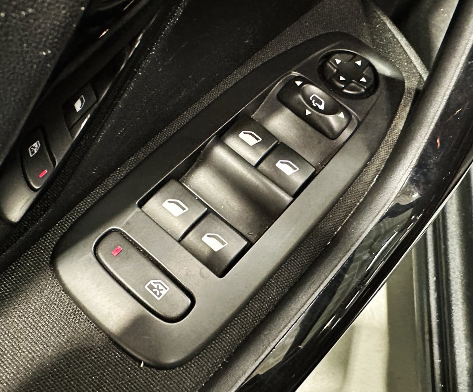 Peugeot 208 1,6 BlueHDi 100 Allure 5d