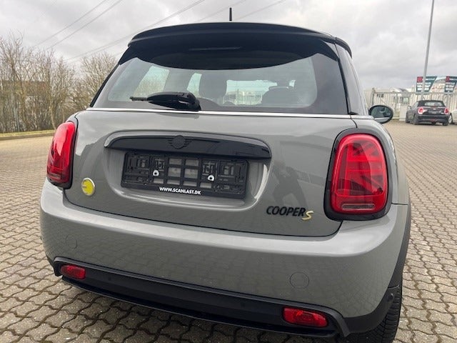 MINI Cooper SE Essential 3d