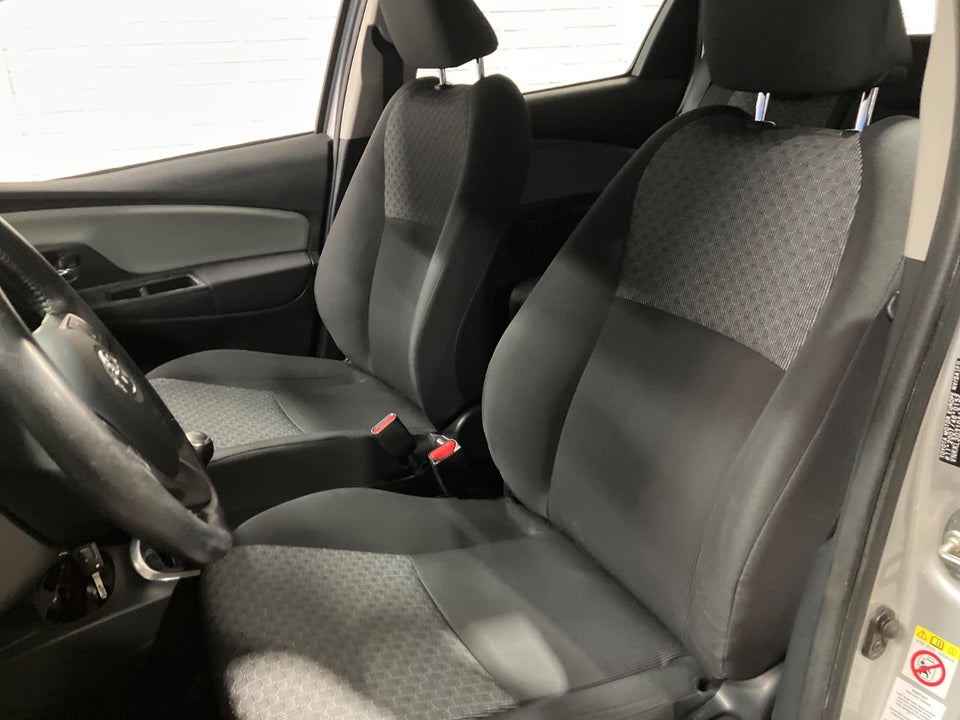 Toyota Yaris 1,0 VVT-i T2 5d