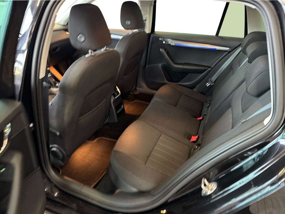 Skoda Octavia 2,0 TDi 150 Business Line+ Celebration Combi DSG 5d