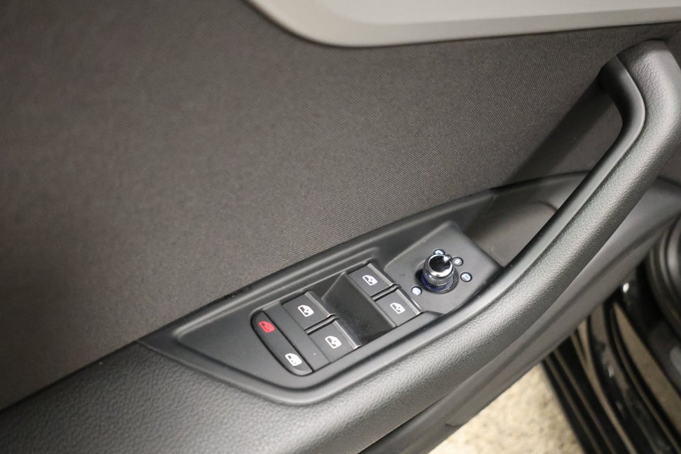 Audi A4 40 TFSi Advanced plus S-tr. 4d