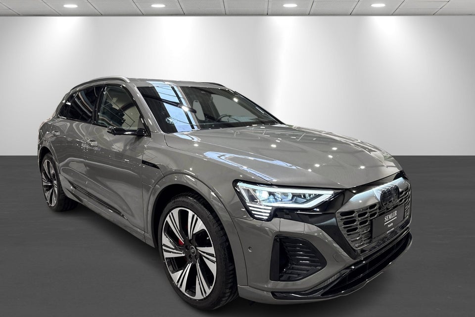 Audi Q8 e-tron 55 S-line quattro 5d