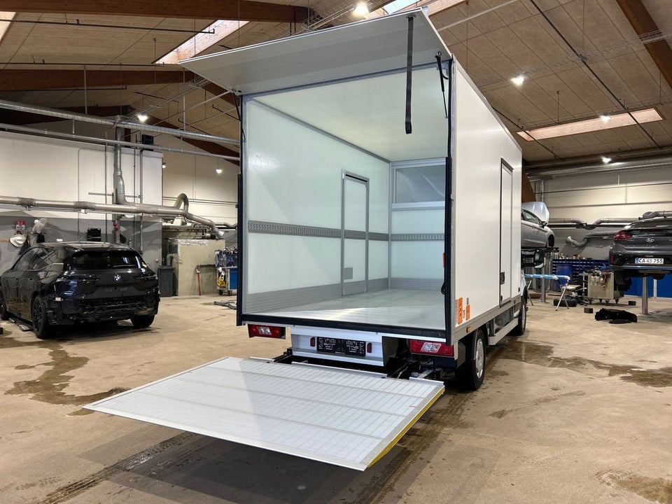 Ford E-Transit 350 L3 Chassis 89 Trend H1 RWD