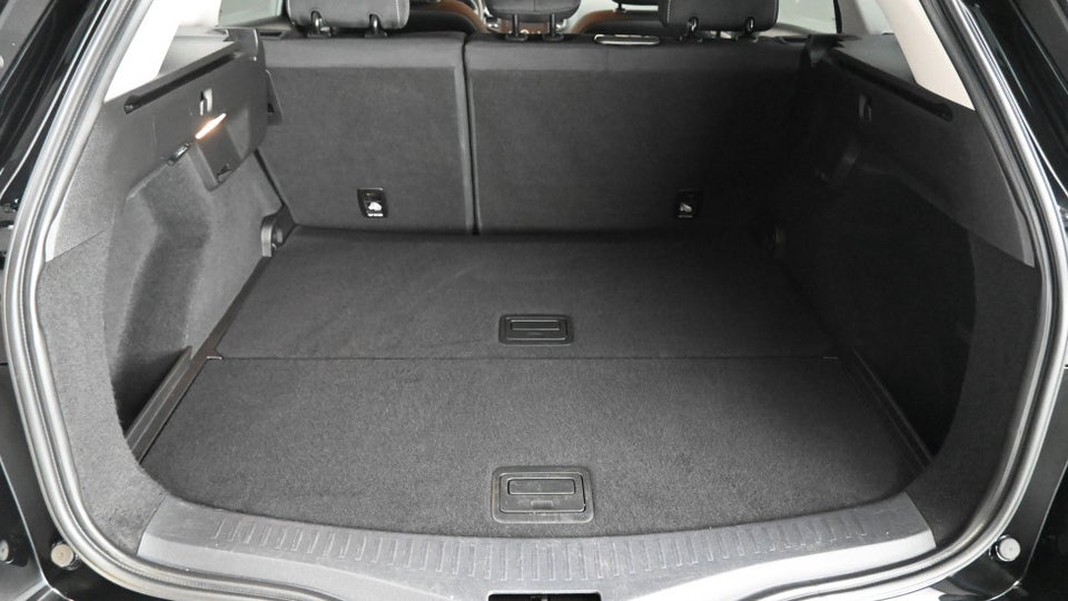 Renault Megane IV 1,3 TCe 140 Limited Sport Tourer 5d