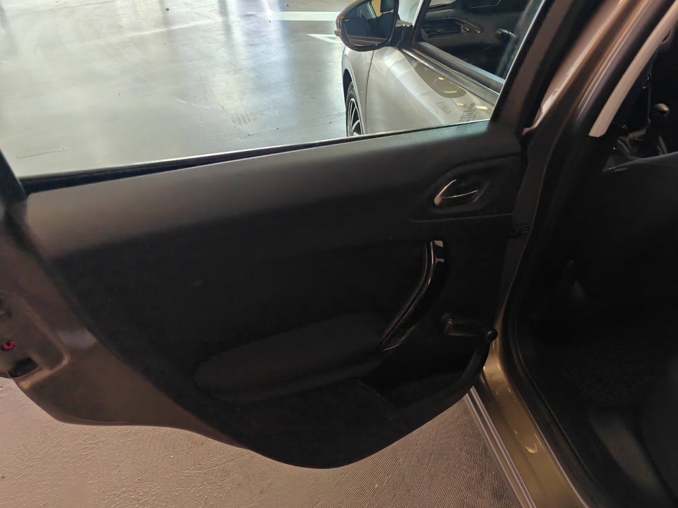 Peugeot 208 1,6 e-HDi 92 Active 5d