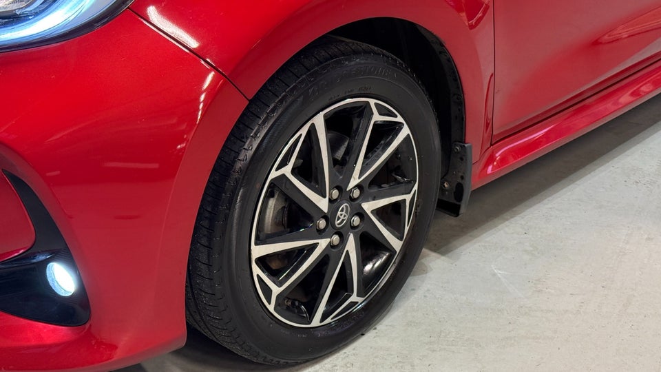 Toyota Yaris 1,5 Hybrid H4 e-CVT 5d