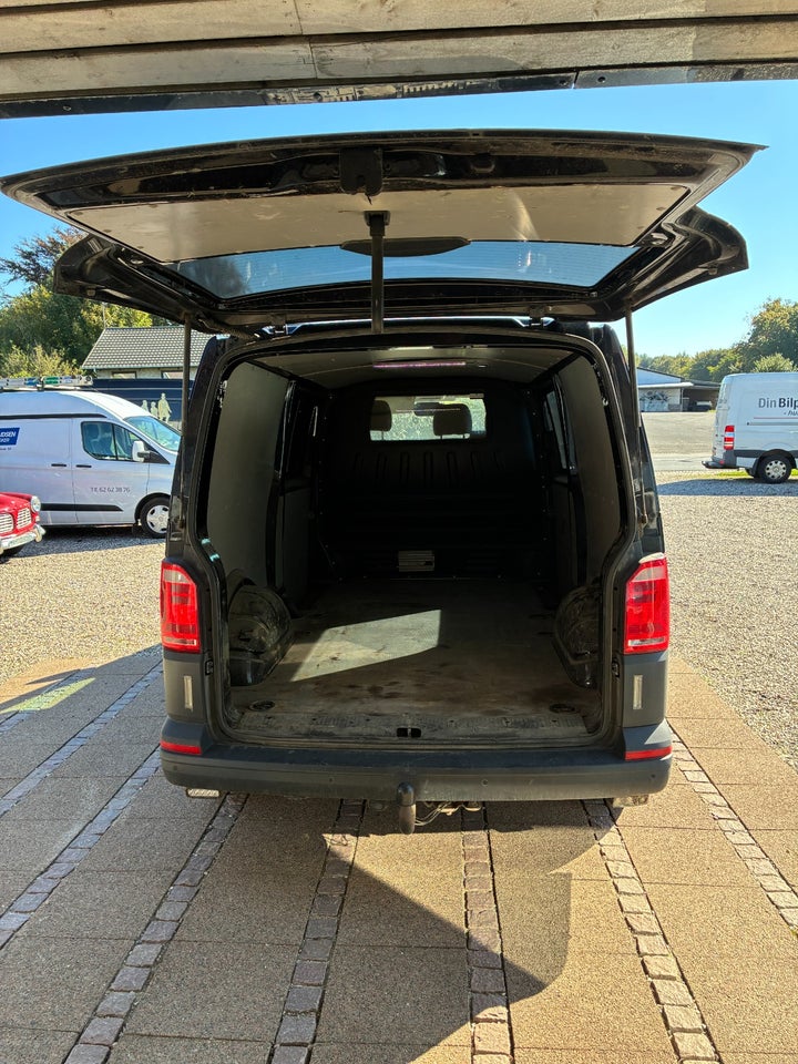 VW Transporter 2,0 TDi 180 Kassevogn DSG lang