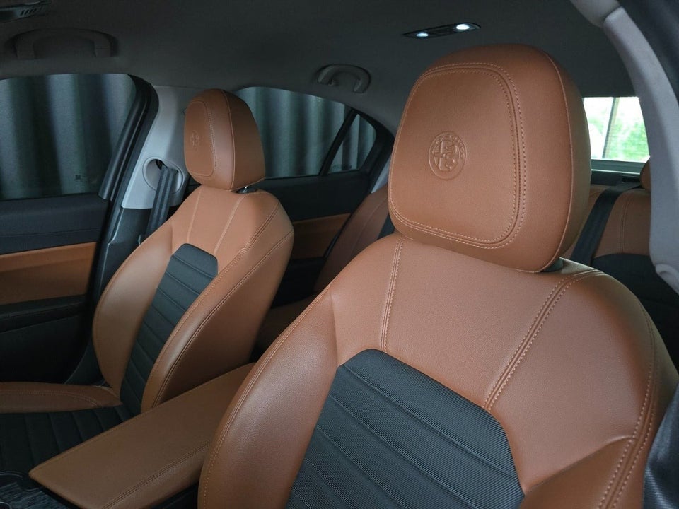 Alfa Romeo Giulia 2,0 T 200 Super aut. 4d