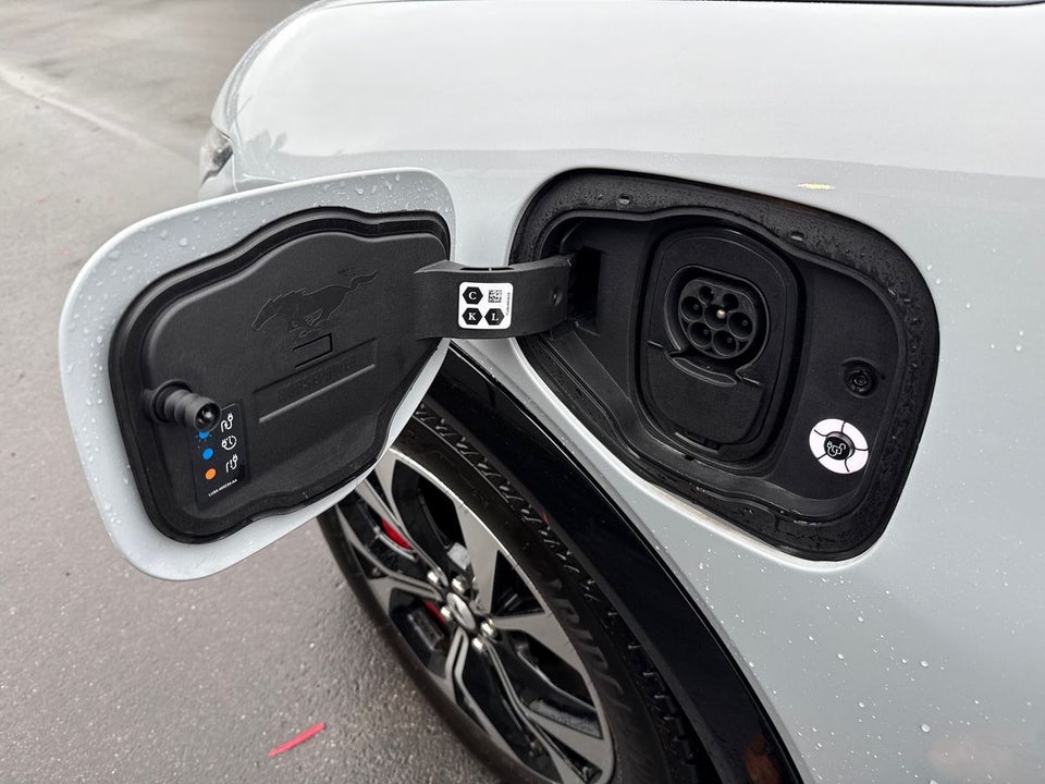 Ford Mustang Mach-E 98 Premium Extended Range AWD 5d