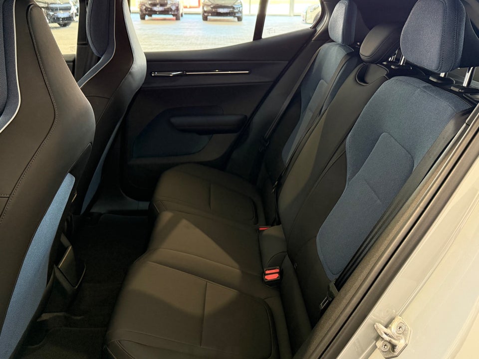 Volvo EX30 Extended Range Core 5d